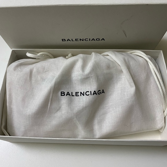 FLASH SALE! 🥳 Balenciaga Long Leather Wallet. Light Blush Pink/Nude. - Picture 11 of 16